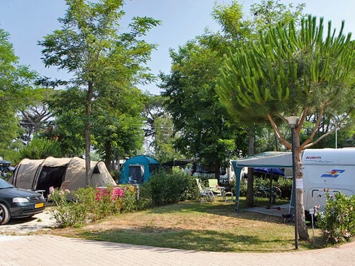 hu Park Albatros Village