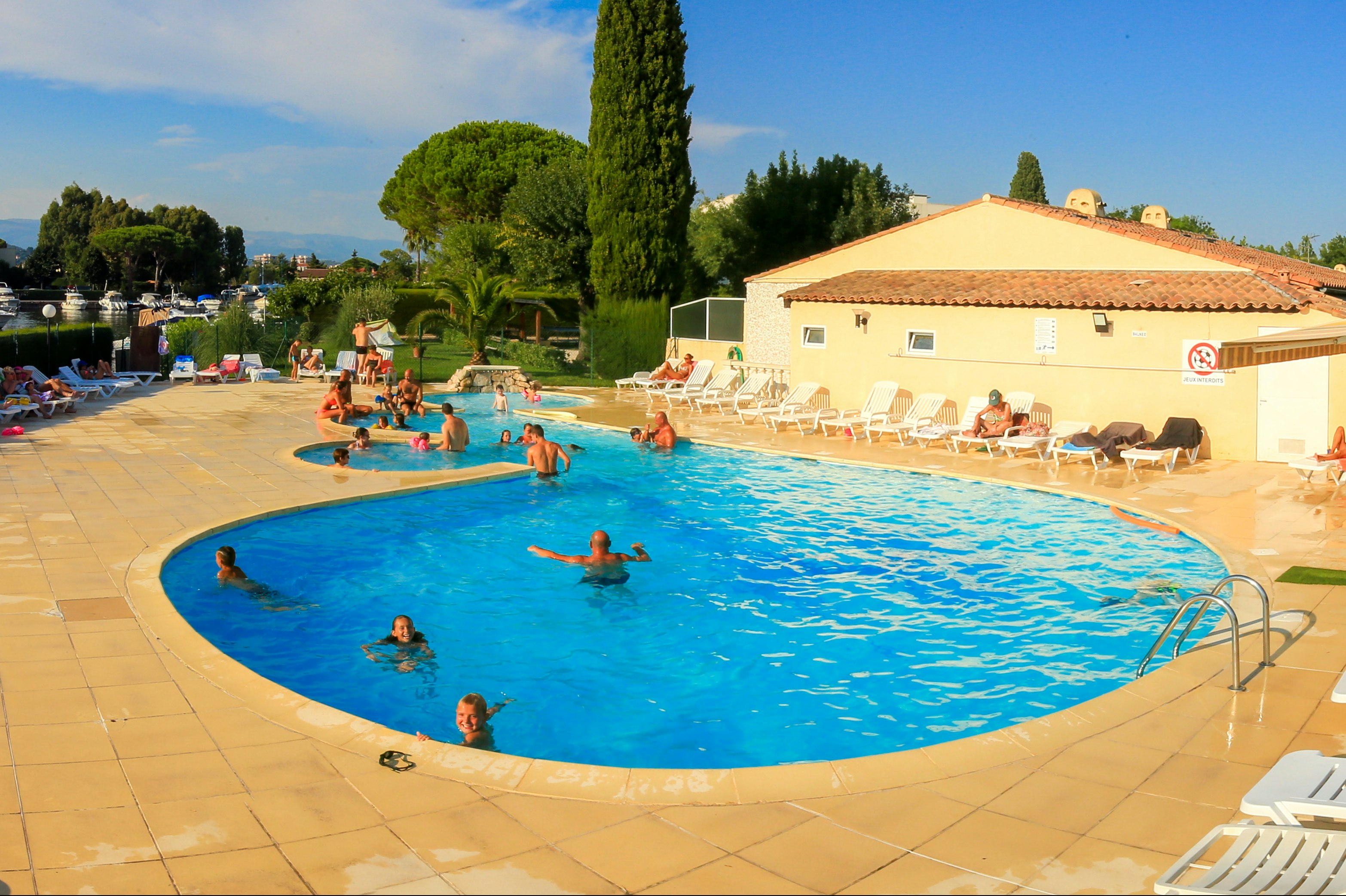 Bungalows du Golfe Camping les Pruniers